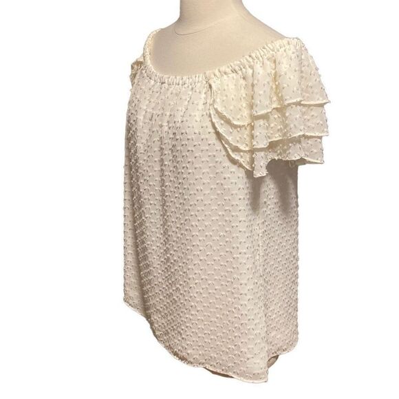 EUC Banana Republic Ivory Cream Eyelash Dot Ruffle Off the Shoulder Blouse sz M - Picture 2 of 9